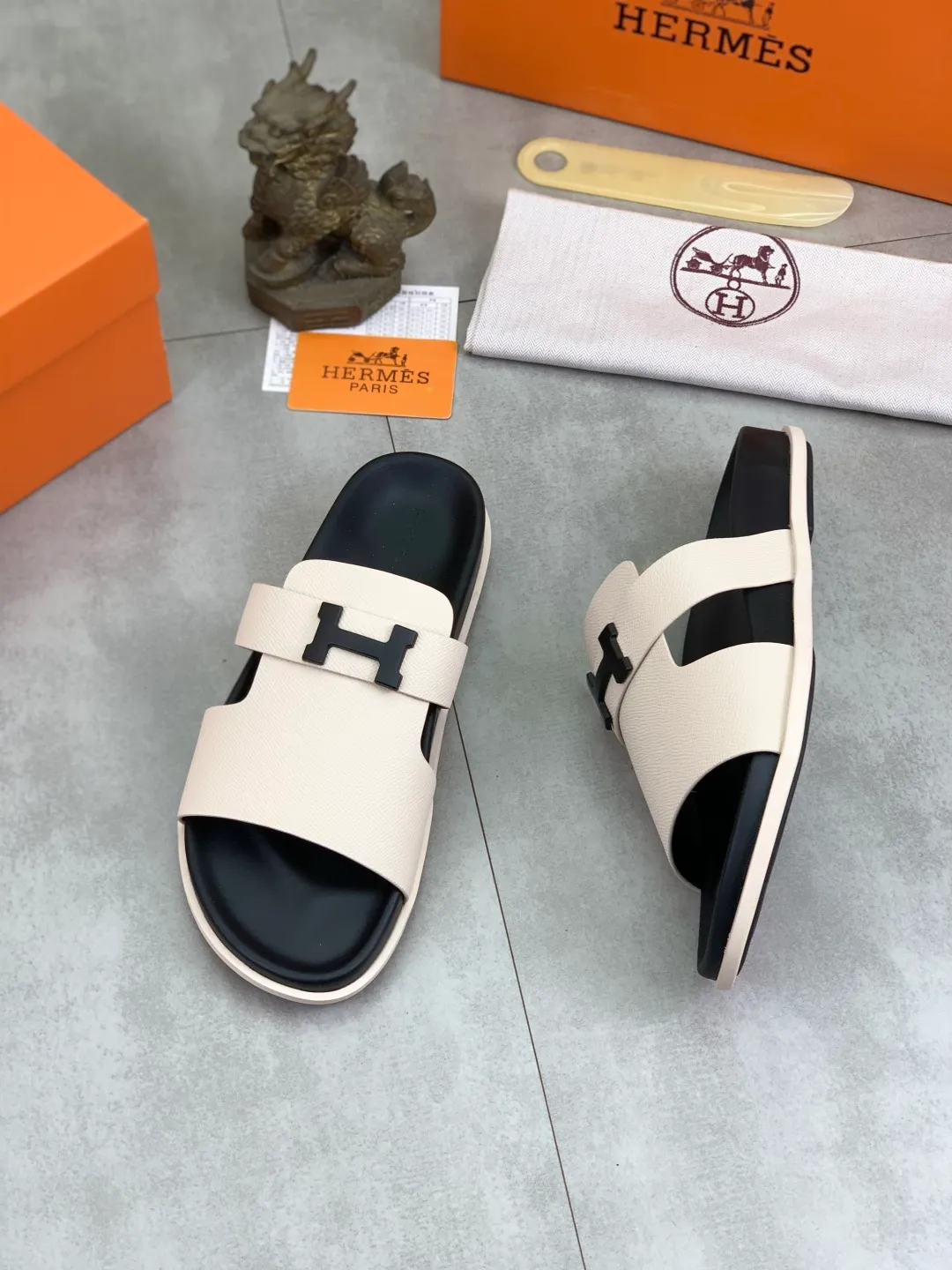 Men's shoes 💰P440 New [HERMES] high-end quality new Hermès slippers, made of imported cross-grain calfskin, wear-resistant and non-slip rubber outsole. Fashionable and elegant code number: 39-44 (38 45 46 customized)